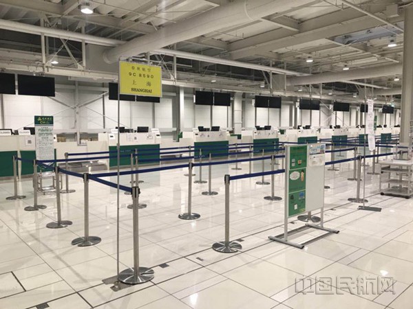 大阪关西机场T2春秋柜台已做好迎接旅客准备_副本.jpg