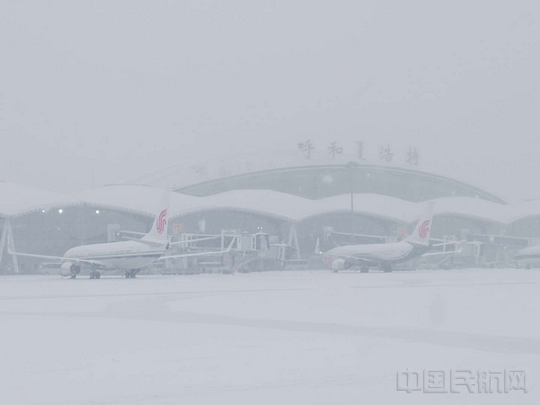 呼和浩特机场被白雪覆盖，图片拍摄：禹浩.jpg