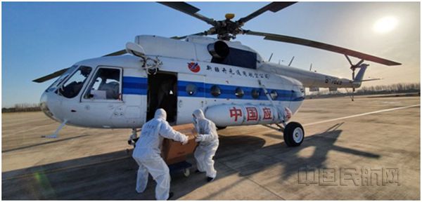 新疆开元通航的直升机为物资运输完成最后一段点对点航程-尊翔供图_副本.jpg