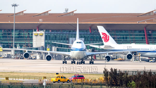 2019年6月28日国航747-400p飞机在首都机场（汪洋/摄）