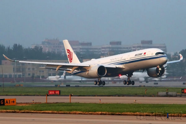 国航A350从北京起飞